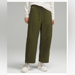 Lululemon Lightweight Mid-Rise Barrel-Leg Cropped Pant Olive Green